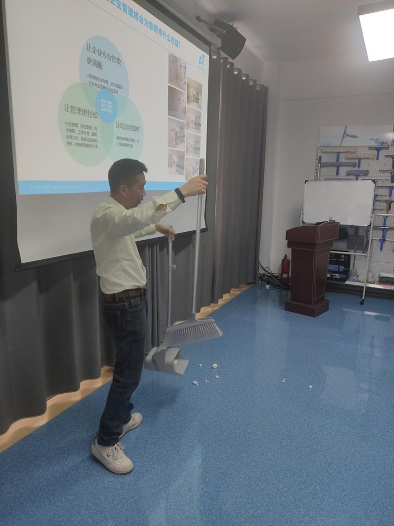 17c.嫩草网在线观看免费高感控商業清潔解決方案——昆明站花絮