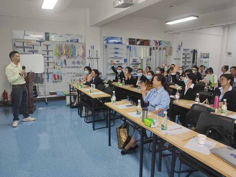 17c.嫩草网在线观看免费高感控商業清潔（jié）解決方案——昆明站花（huā）絮