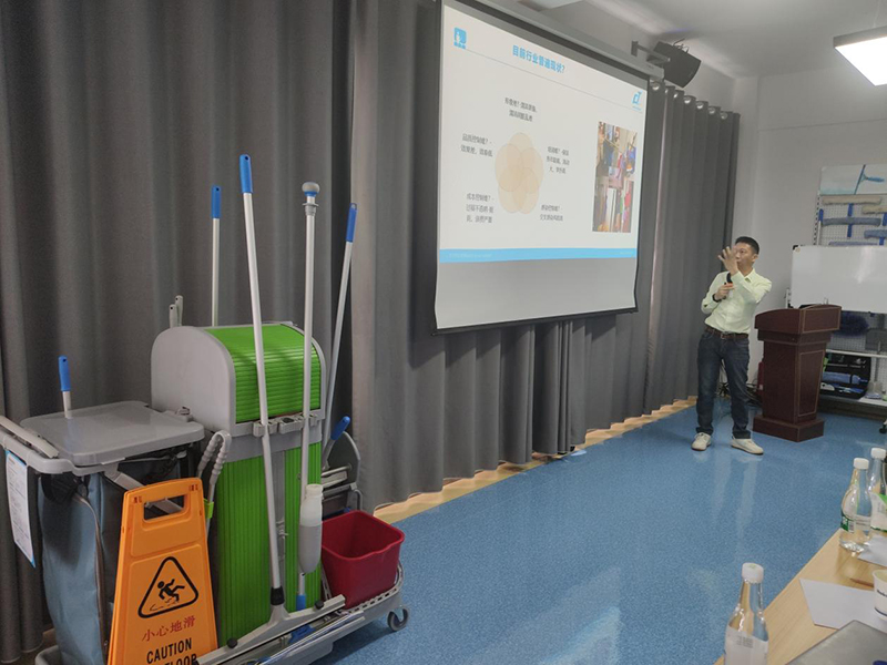 17c.嫩草网在线观看免费高感控商業清（qīng）潔解決方案——昆明站花絮