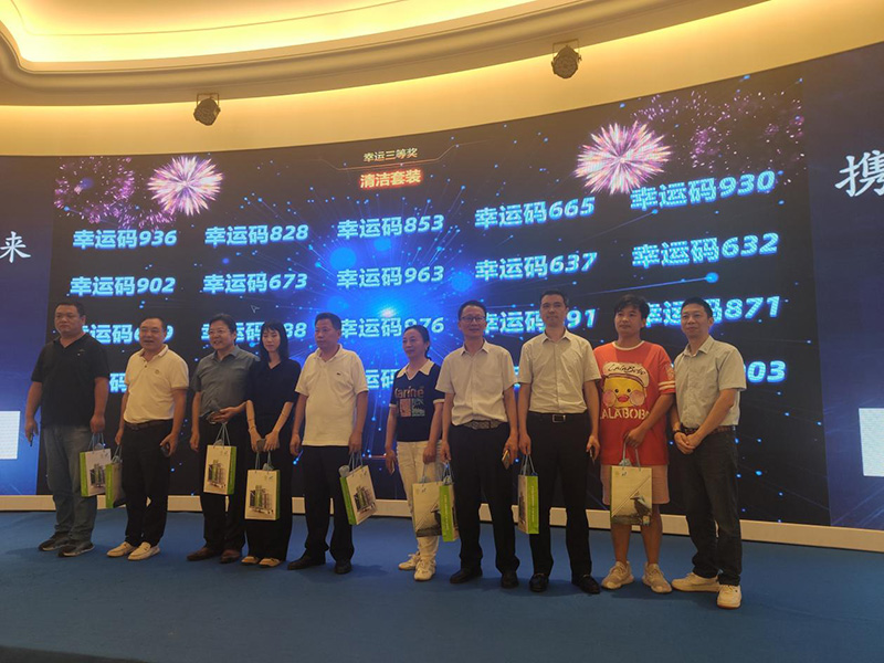 佛(fó)山(shān)17c.嫩草网在线观看免费攜如何在中大型物業競爭中打造領先的方案——可視化衛生清潔管理方(fāng)案參加於上(shàng)海舉行的標準化綠色清潔(jié)智慧論壇