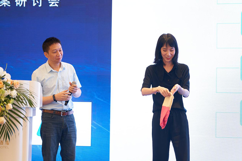 佛山17c.嫩草网在线观看免费攜如何在中大型物業競(jìng)爭中打造領先的方(fāng)案——可視化衛生清潔(jié)管理方案參加於上海舉行的標準化綠色(sè)清潔智慧論壇