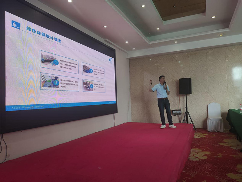 佛山市施（shī）達（dá）清（qīng）潔（jié）設備公司在鄭州（zhōu）的第十八（bā）期（qī）豫清協公益大講堂中分享如何在（zài）中大型物（wù）業競爭中打造（zào）領先