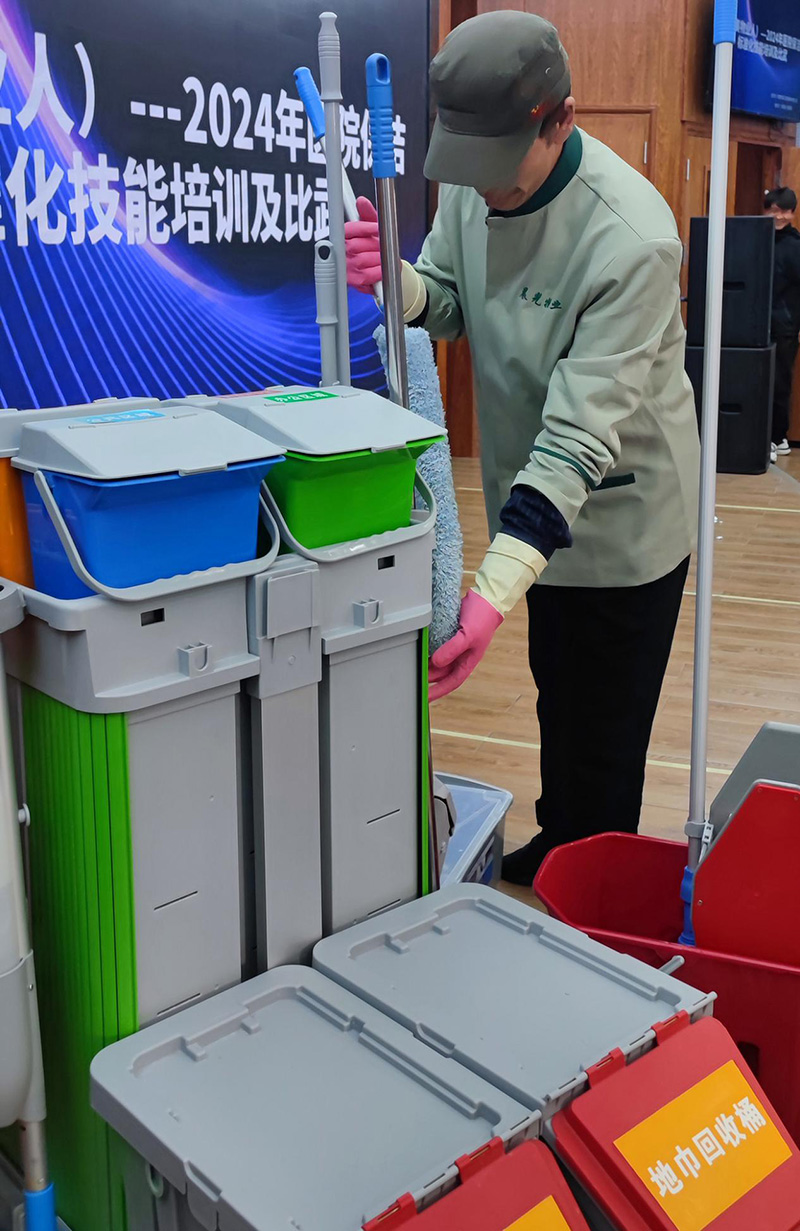 “17c.嫩草网在线观看免费公司向甘肅（sù）省人民醫院分享醫院保潔標準（zhǔn）化的理念及落地案例的實踐（jiàn）經驗