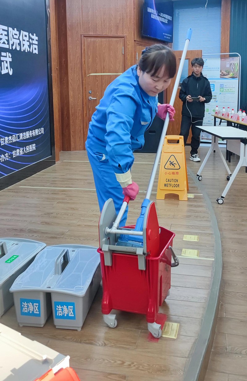 “施（shī）達公司向（xiàng）甘肅省人（rén）民醫院分享醫院保潔標準化的理念及落地案例的實踐經（jīng）驗