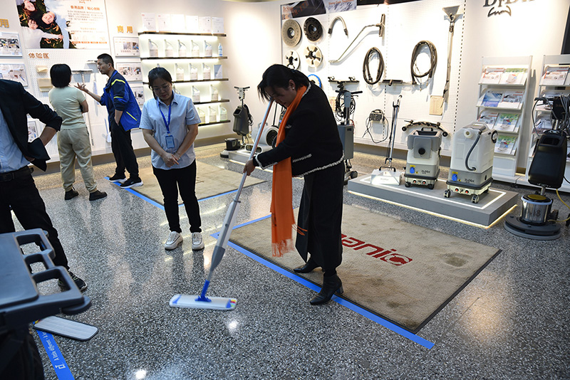 “尋突破 贏（yíng）未來”——2023年度17c.嫩草网在线观看免费經銷商峰會花（huā）絮（xù）