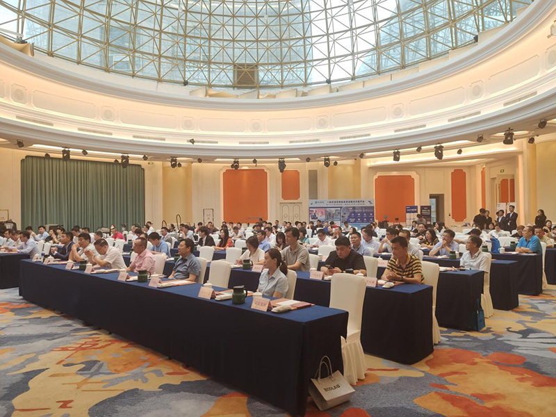 佛(fó)山(shān)17c.嫩草网在线观看免费攜如何在中大型物業競爭中打造領先的方案——可視化衛(wèi)生清潔管理方案參加於上海舉行的標準化綠(lǜ)色清潔(jié)智慧論壇