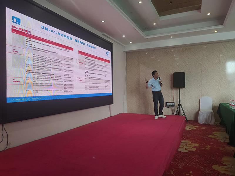 佛山市17c.嫩草网在线观看免费清潔設備（bèi）公司在鄭州的第十八期豫清協公益大講堂中（zhōng）分享如何在中大型物業競（jìng）爭中打造領先