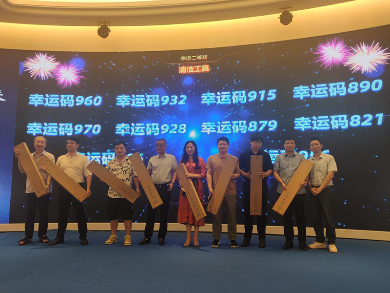 佛山17c.嫩草网在线观看免费攜如何在中大型物業競爭(zhēng)中(zhōng)打造領先的方案——可視化衛生清潔管理方案參加於上海舉行的標準化綠色清潔智慧論壇