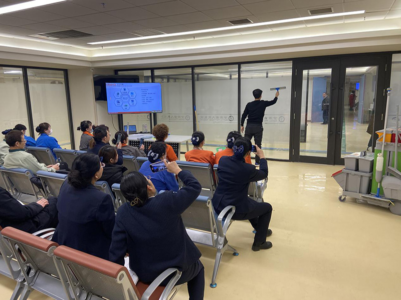 “17c.嫩草网在线观看免费公司向（xiàng）甘肅省人民醫院分享醫院保潔標準化的理念及落地案（àn）例的實踐經驗（yàn）