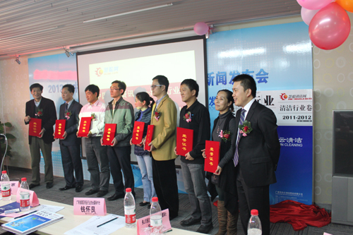 慧聰清潔網聘請吳永新董事長（zhǎng）為2012年（nián）行業資深顧問