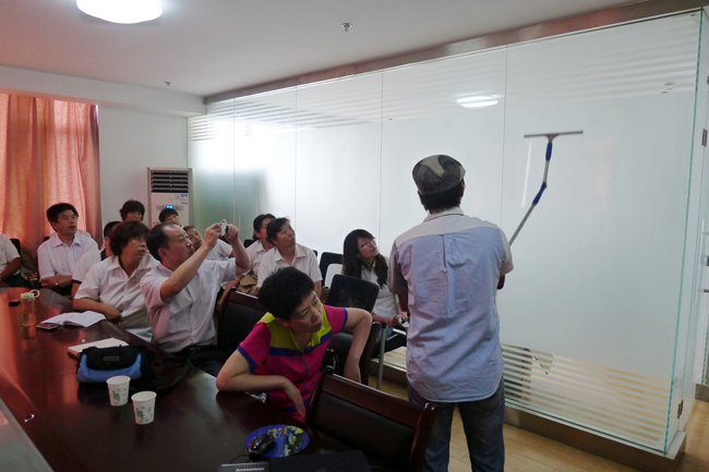 2013年6月，我司品牌經理/資深培訓師到達當地分銷商舉（jǔ）辦為期（qī）兩天的清潔工具標準化培訓課程。