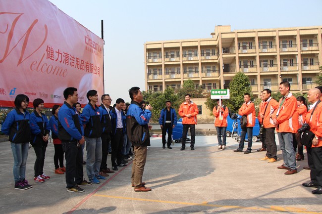 慧聰網牽手考察團百名買家（jiā）到訪我（wǒ）司佛山健力清潔用品有限公（gōng）司