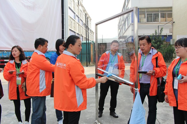 慧聰網牽手考察團百名買家到訪我司（sī）佛山健力清潔用品有限公司